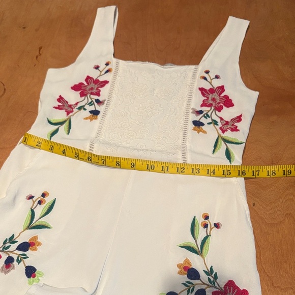 Guess Floral Embroidered White Romper - Picture 12 of 13